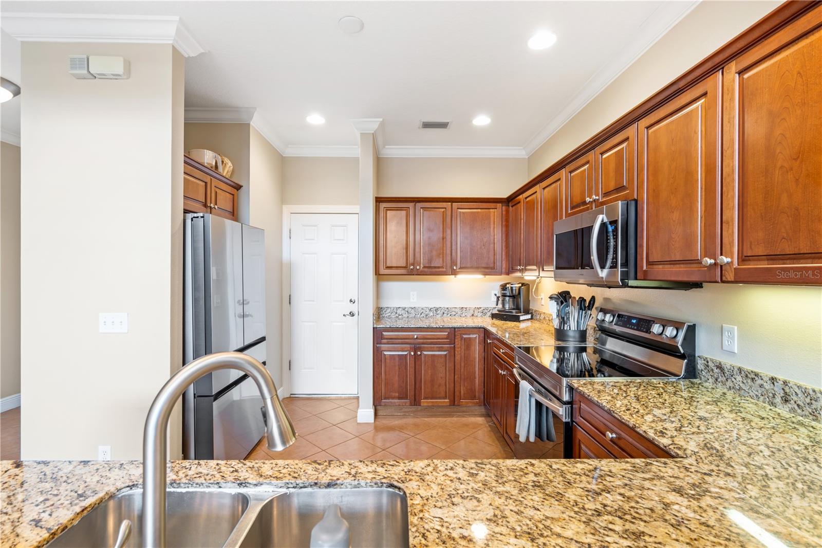 210 VALENCIA CIR, ST PETERSBURG, FL, 33716