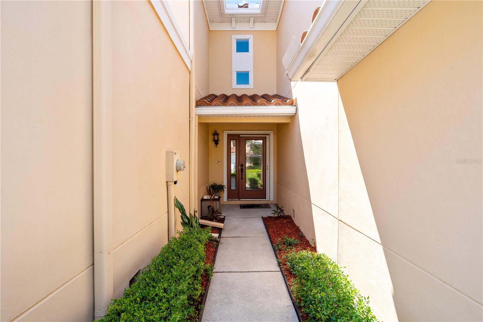 210 VALENCIA CIR, ST PETERSBURG, FL, 33716