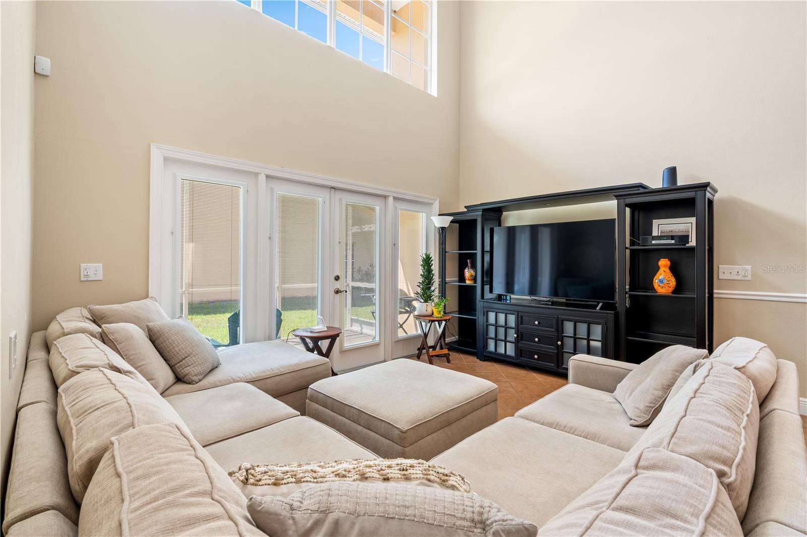 210 VALENCIA CIR, ST PETERSBURG, FL, 33716