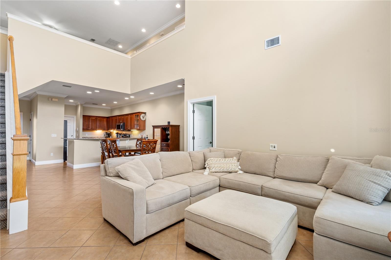 210 VALENCIA CIR, ST PETERSBURG, FL, 33716