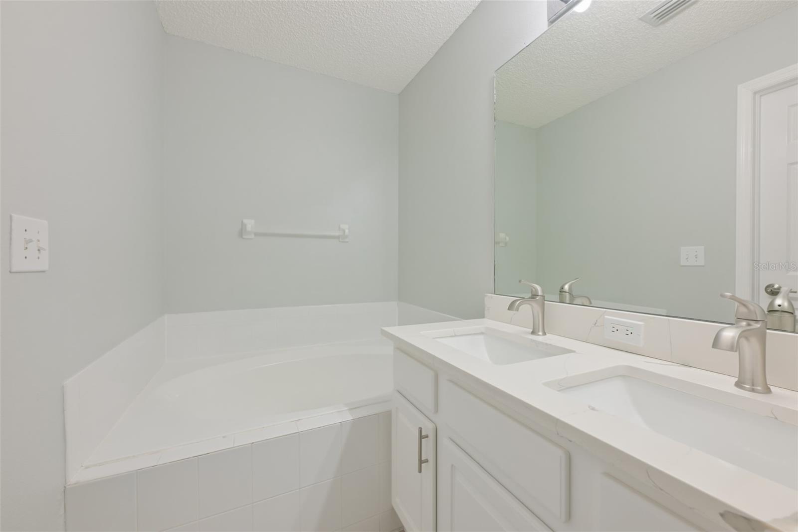 671 VALLANCE WAY NE, ST PETERSBURG, FL, 33716