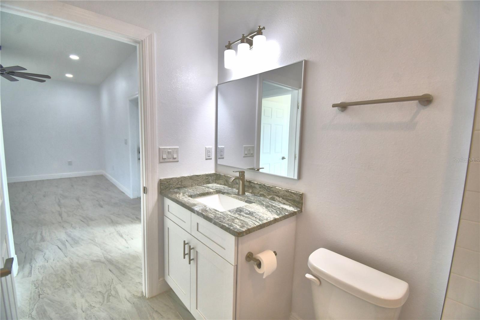 7951 SARASOTA DR #B, INDIAN LAKE ESTATES, FL, 33855