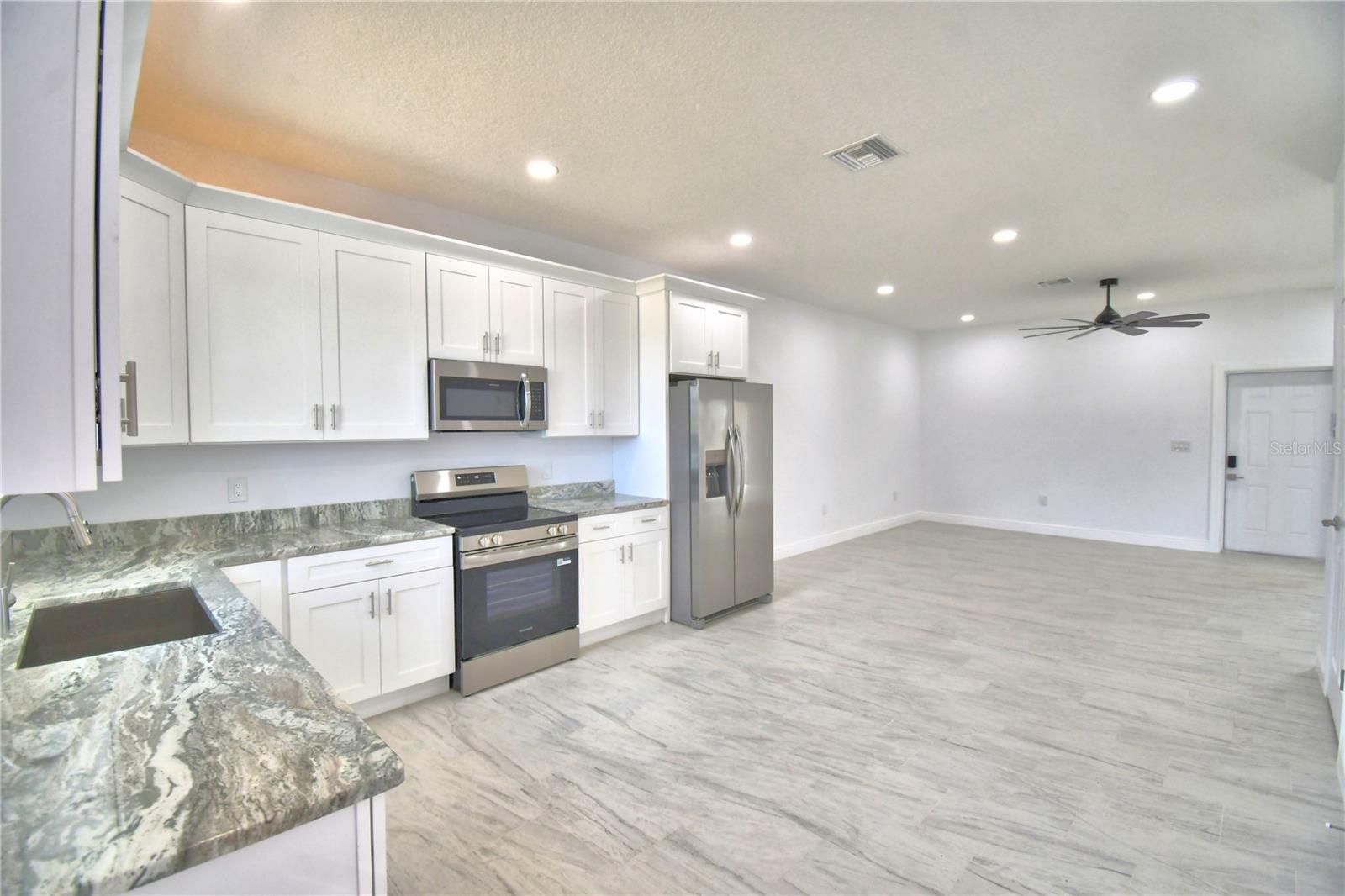 7951 SARASOTA DR #B, INDIAN LAKE ESTATES, FL, 33855