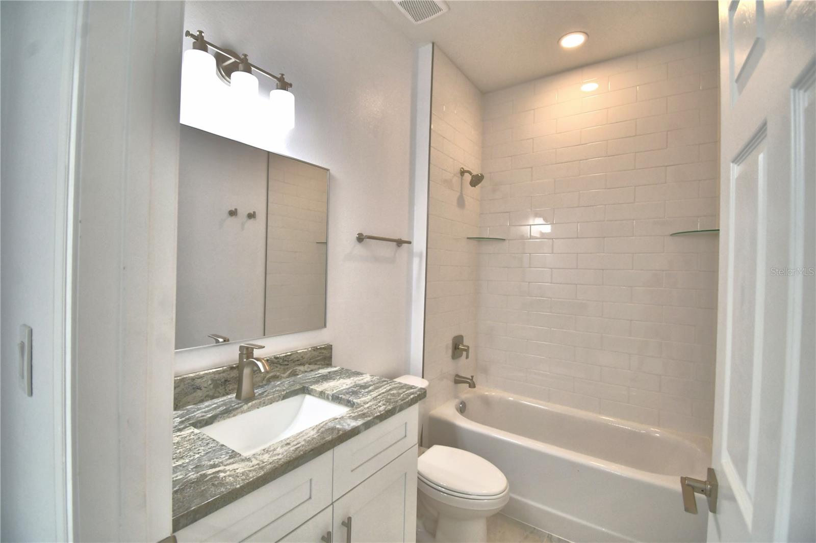 7951 SARASOTA DR #B, INDIAN LAKE ESTATES, FL, 33855
