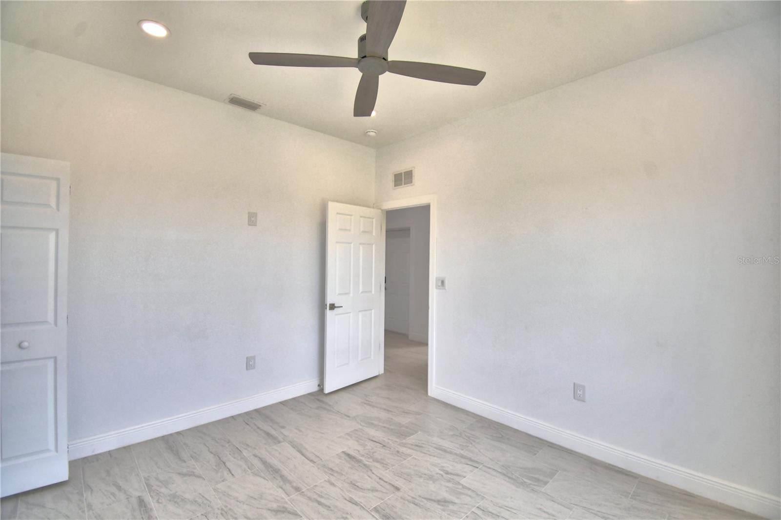7951 SARASOTA DR #B, INDIAN LAKE ESTATES, FL, 33855