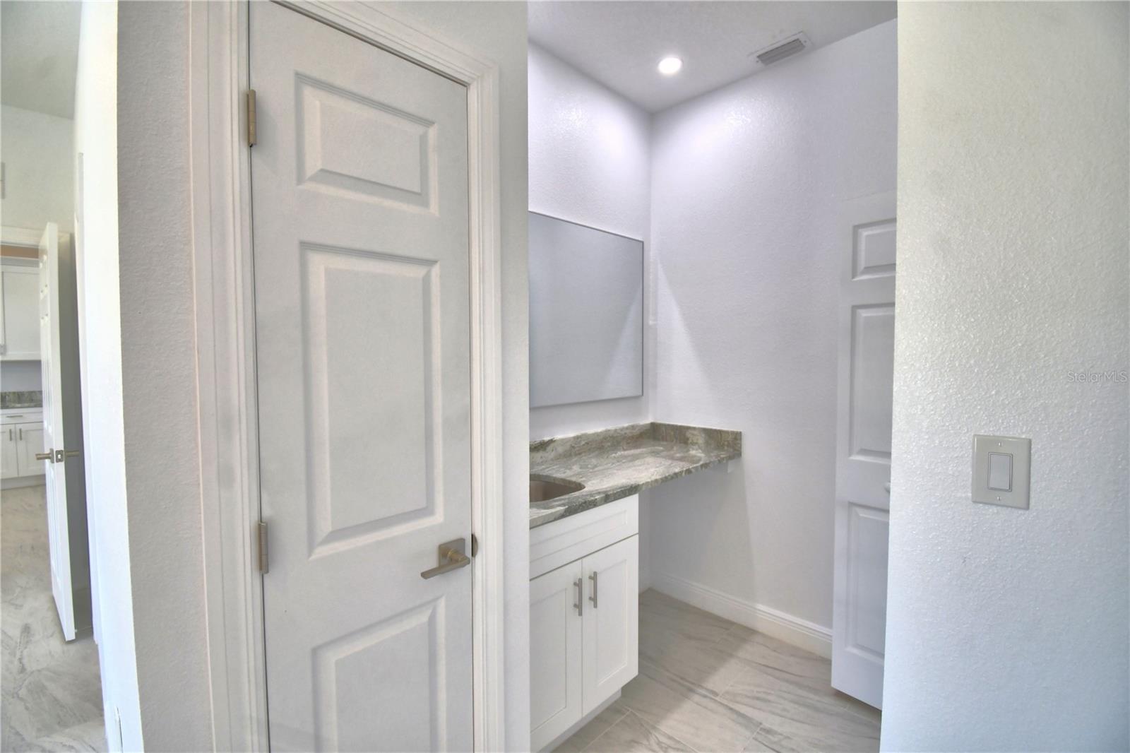 7951 SARASOTA DR #B, INDIAN LAKE ESTATES, FL, 33855