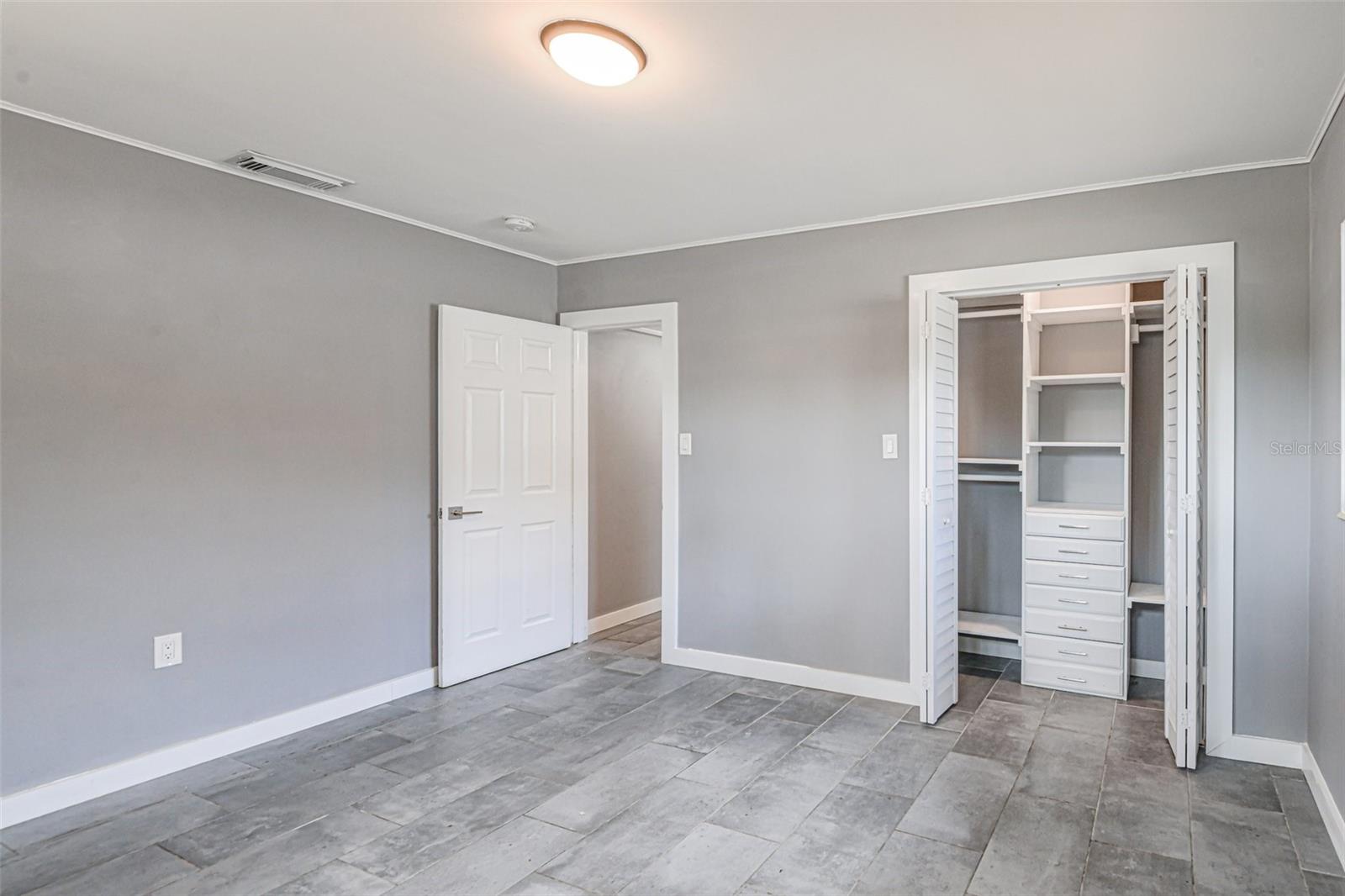 929 W BEACON AVE, TAMPA, FL, 33603