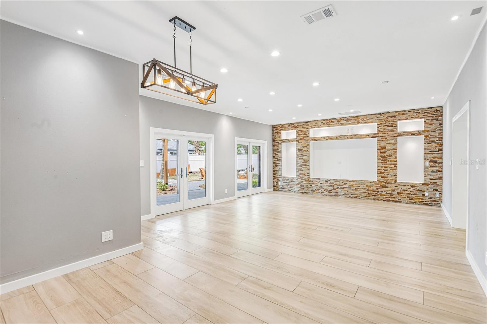 929 W BEACON AVE, TAMPA, FL, 33603