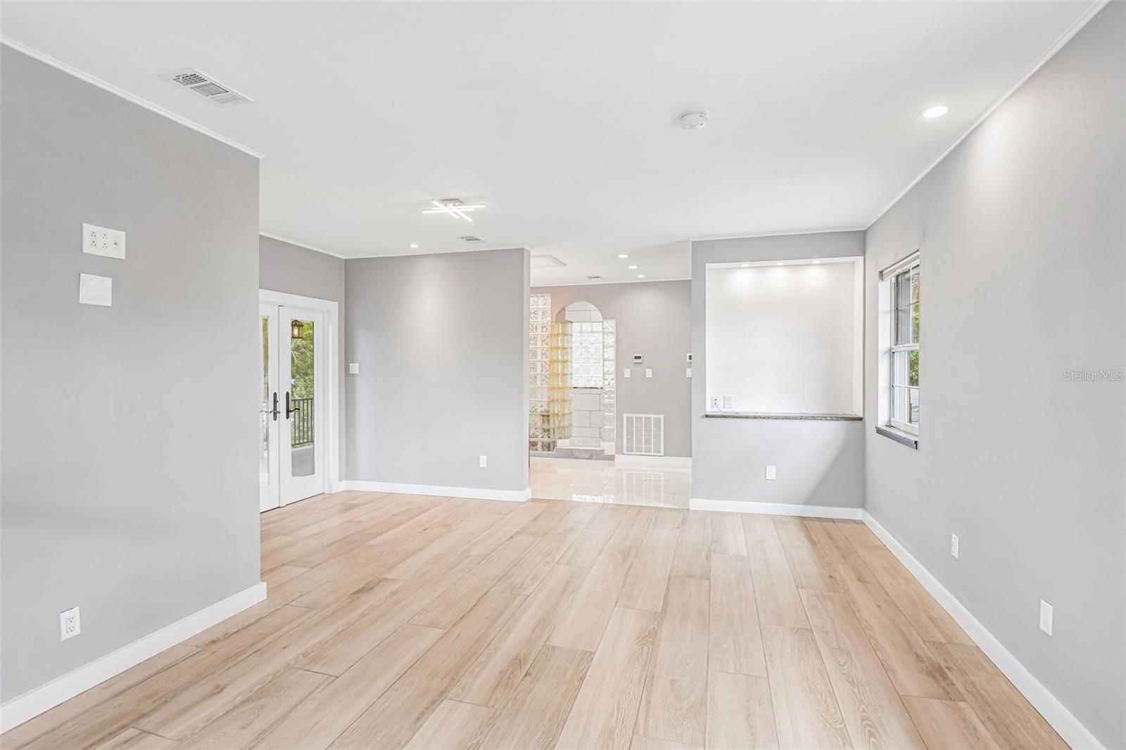 929 W BEACON AVE, TAMPA, FL, 33603