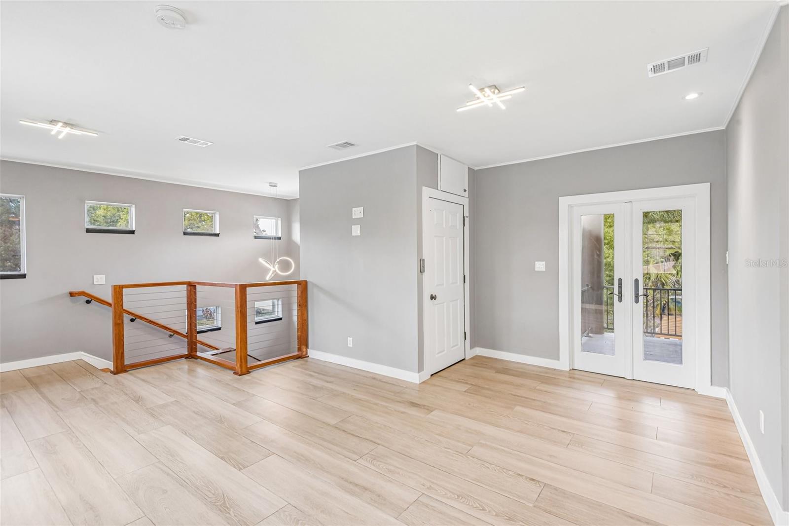 929 W BEACON AVE, TAMPA, FL, 33603