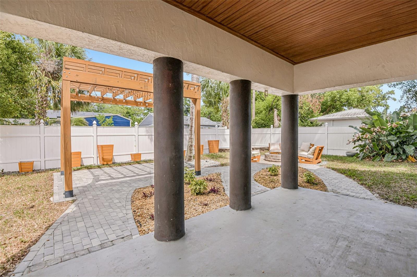 929 W BEACON AVE, TAMPA, FL, 33603