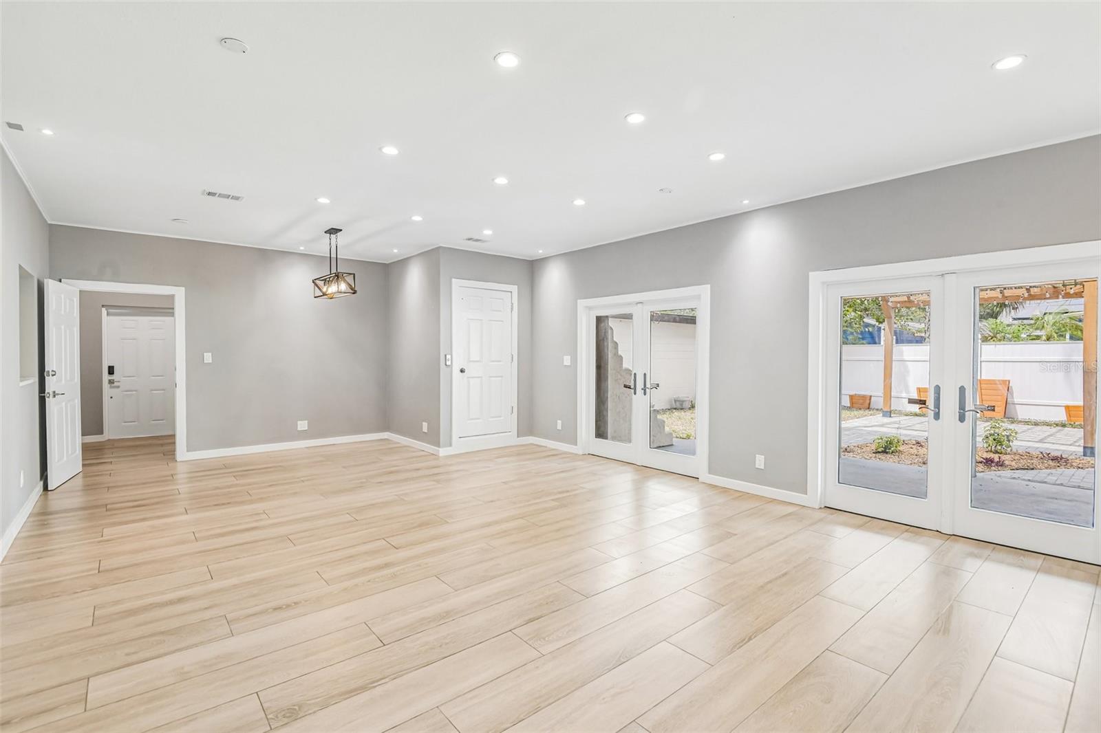 929 W BEACON AVE, TAMPA, FL, 33603
