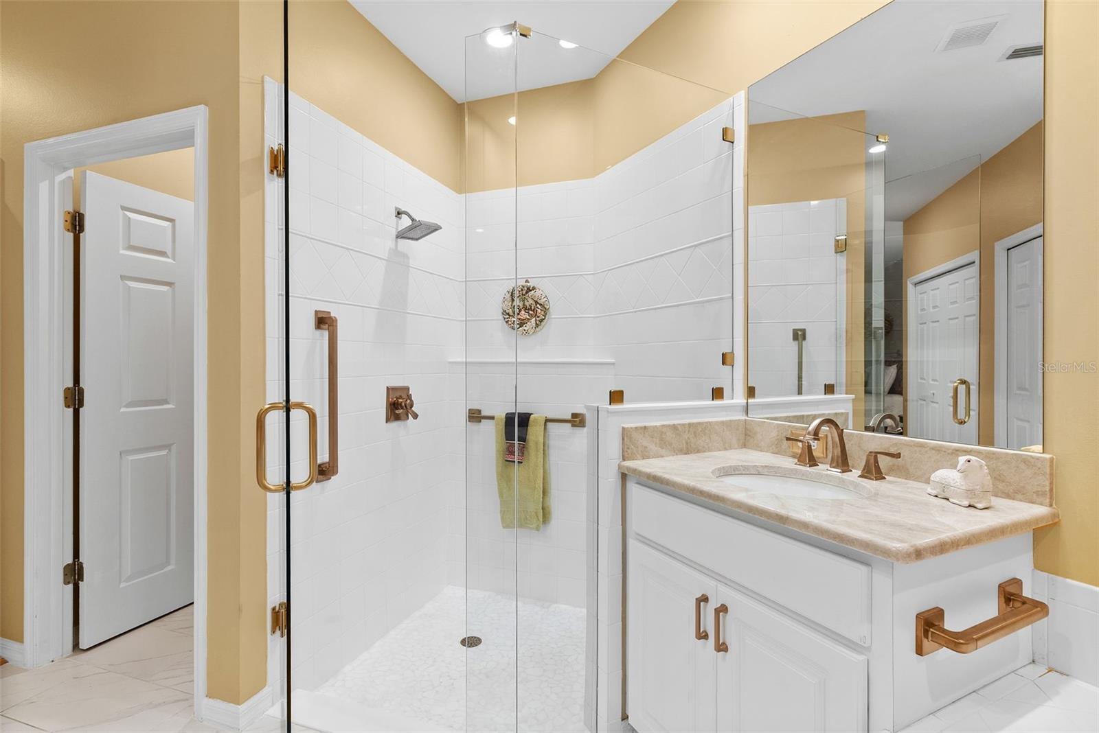 564 GRASSLANDS VILLAGE CIR, LAKELAND, FL, 33803