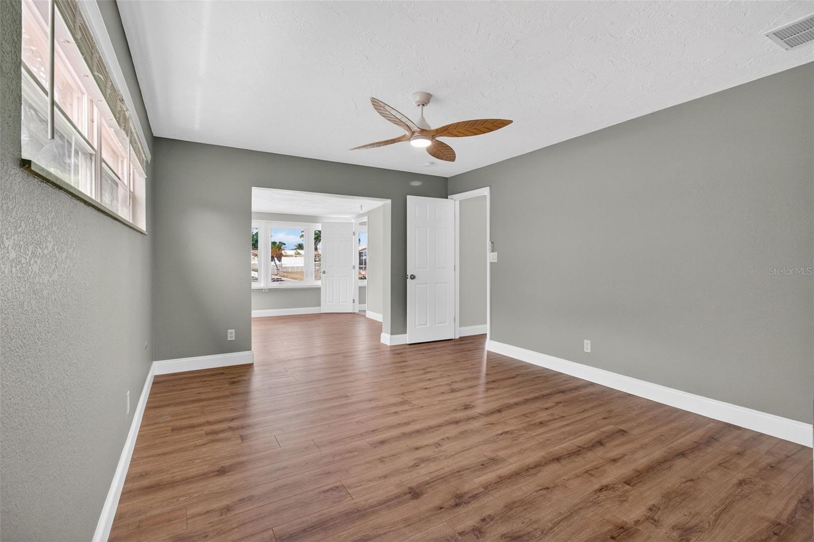 12050 7TH ST E, TREASURE ISLAND, FL, 33706