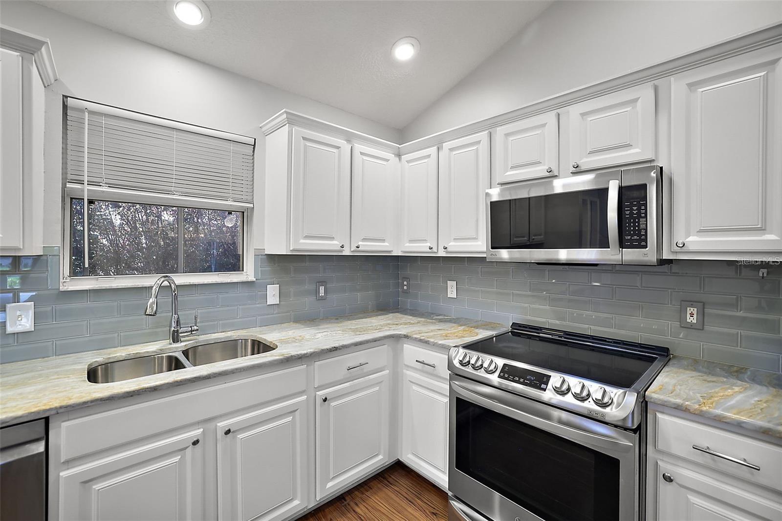 806 SAN SALVADOR DR, LADY LAKE, FL, 32159