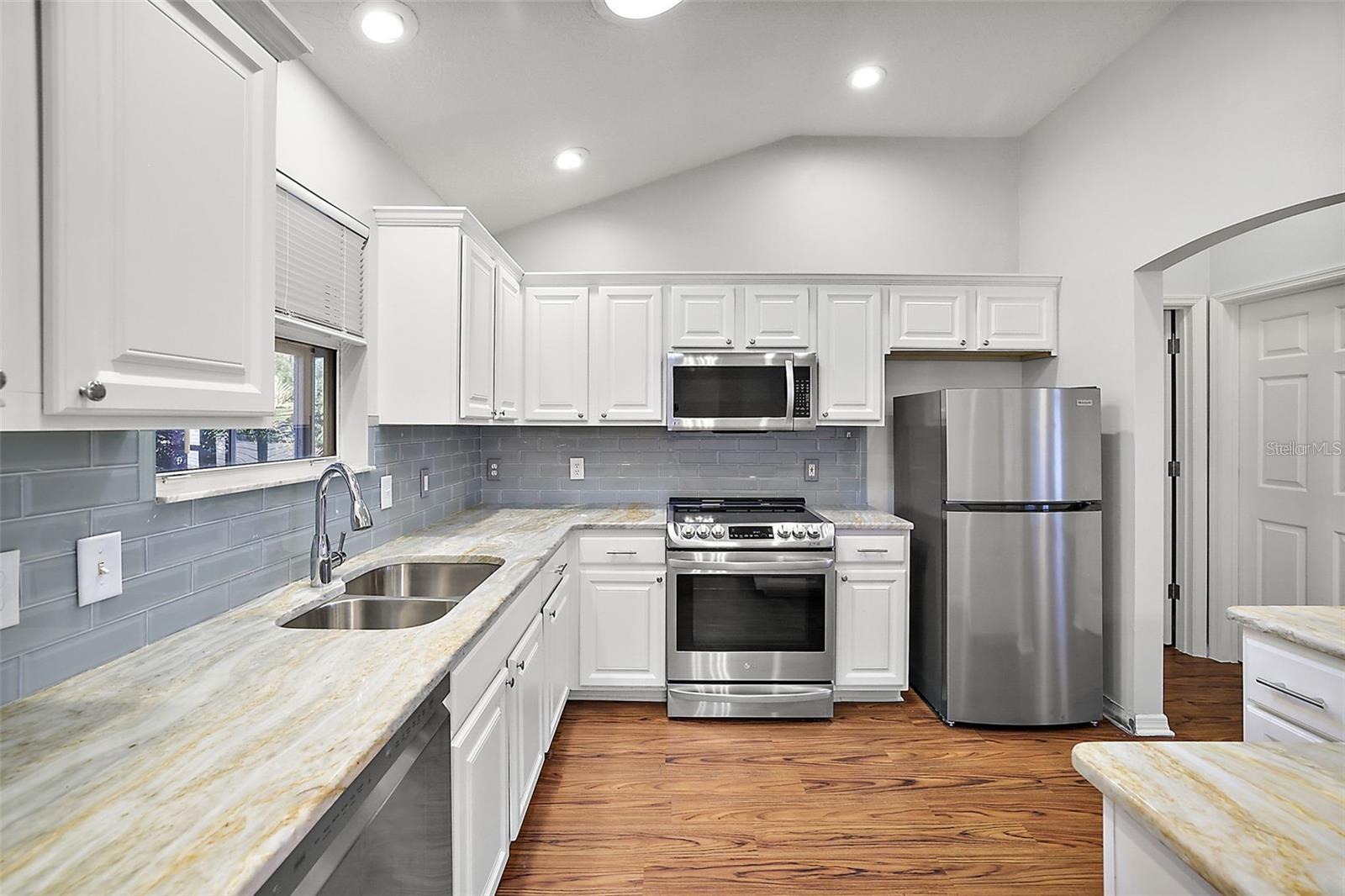 806 SAN SALVADOR DR, LADY LAKE, FL, 32159