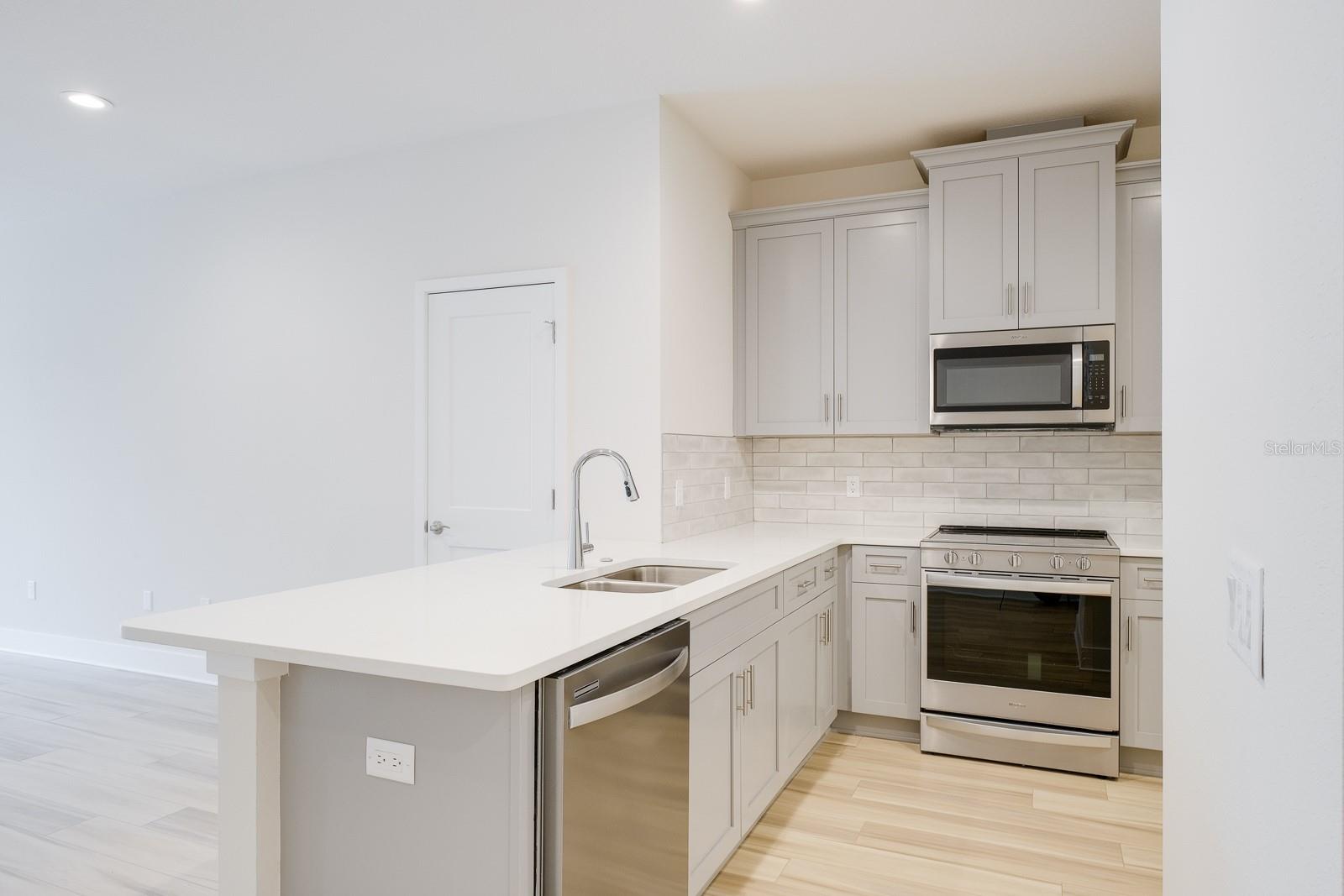 408 FINN WAY, DUNEDIN, FL, 34698