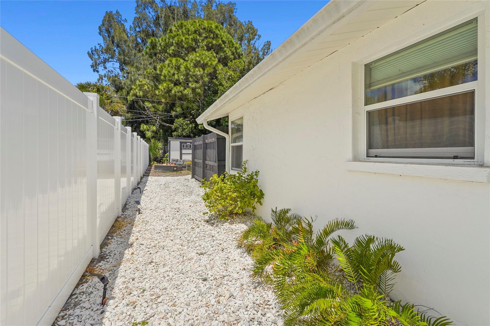 831 WINTER GARDEN DR, SARASOTA, FL, 34243