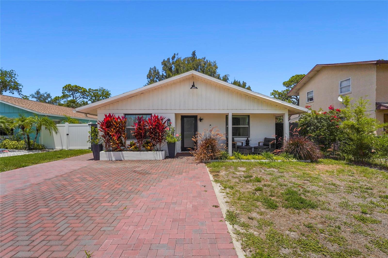 831 WINTER GARDEN DR, SARASOTA, FL, 34243