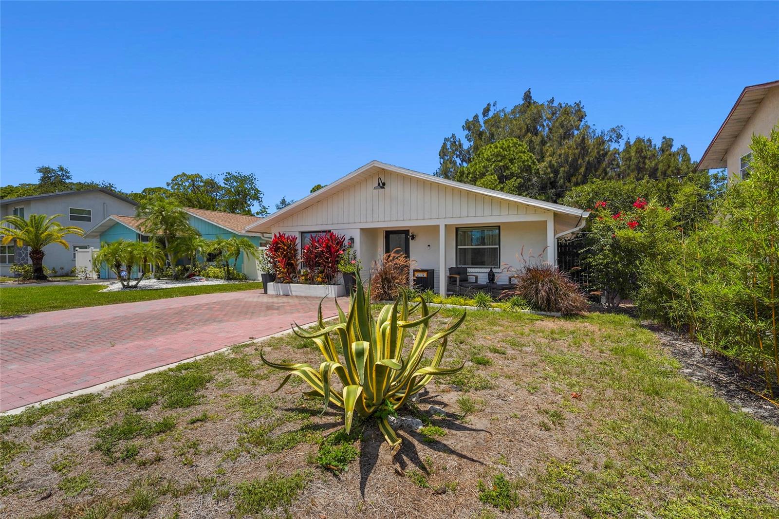 831 WINTER GARDEN DR, SARASOTA, FL, 34243