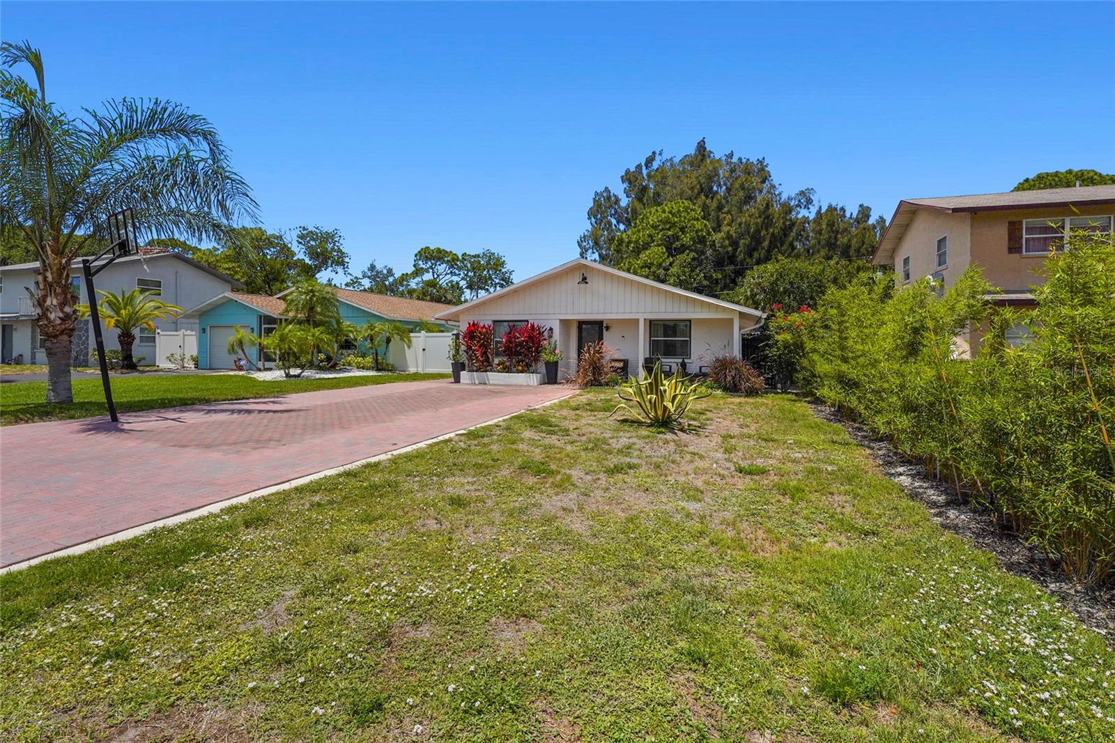 831 WINTER GARDEN DR, SARASOTA, FL, 34243