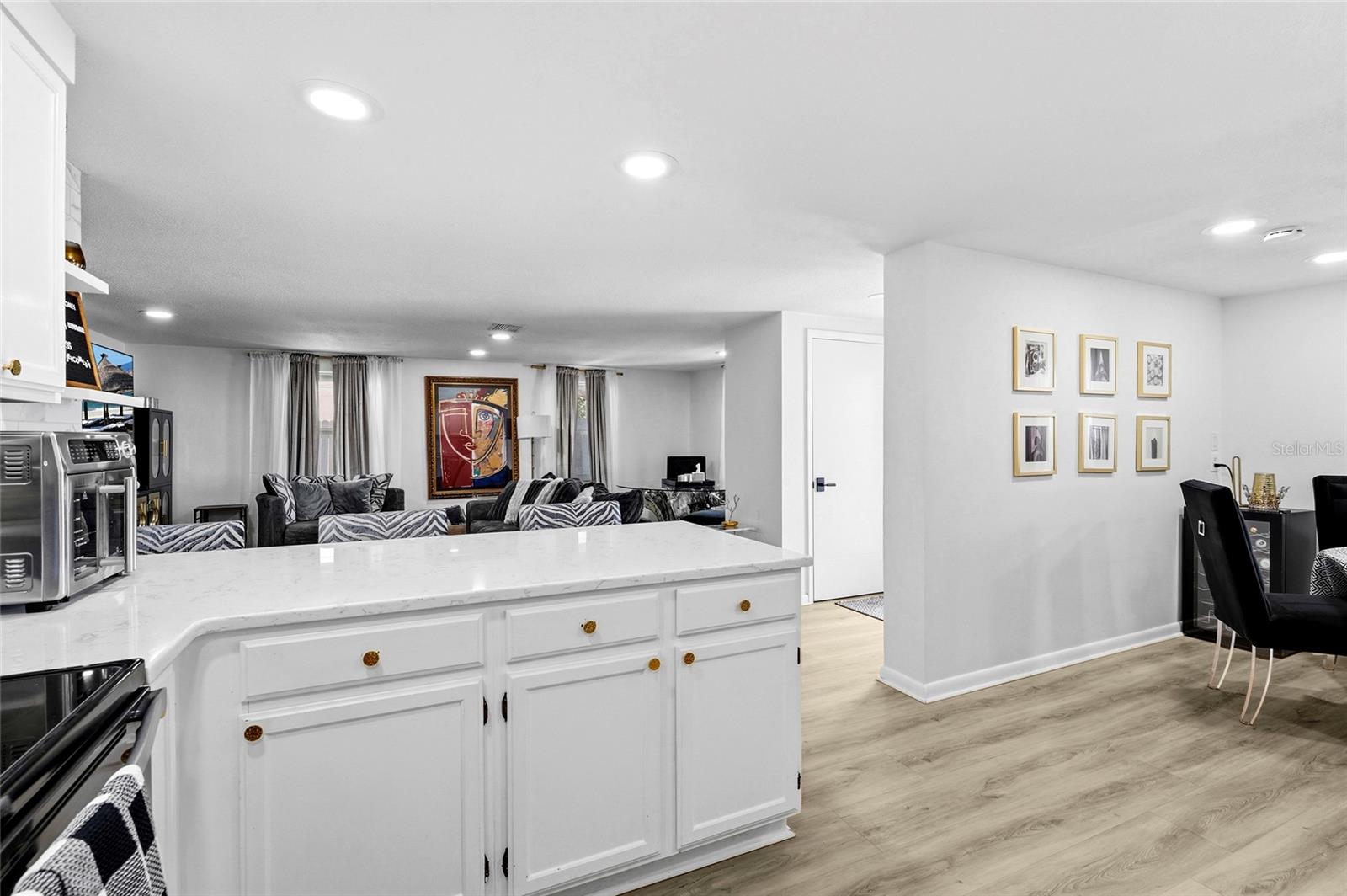 831 WINTER GARDEN DR, SARASOTA, FL, 34243