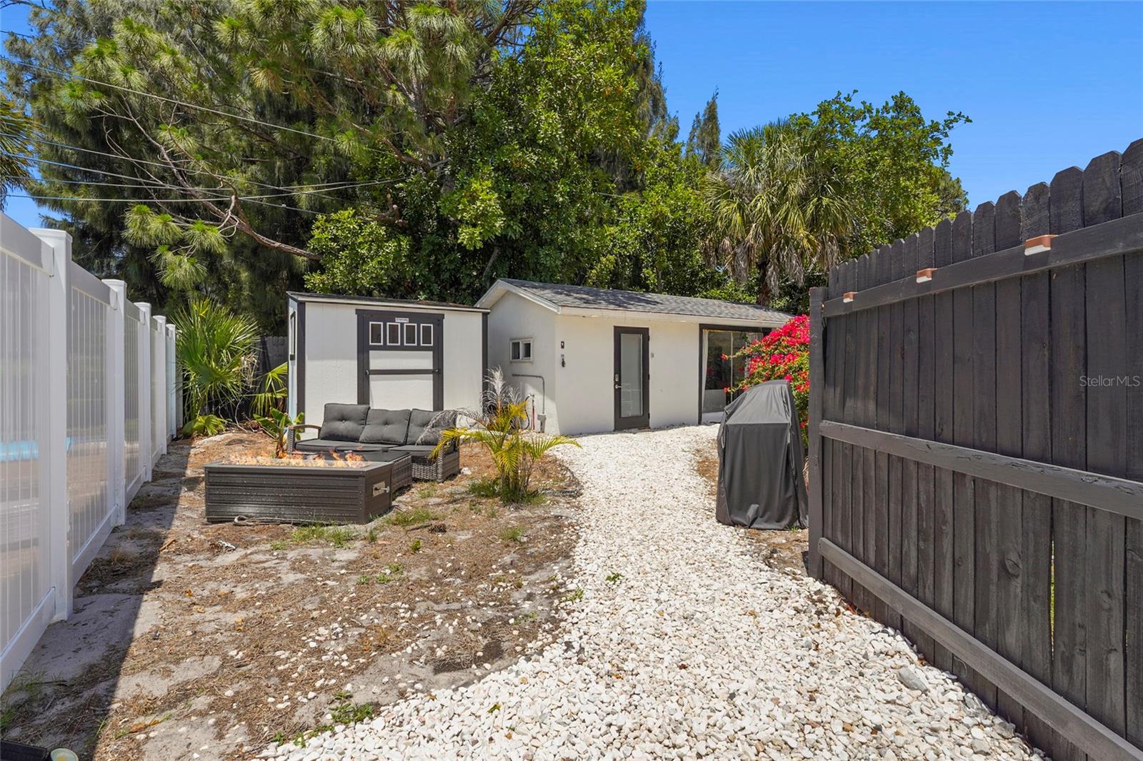 831 WINTER GARDEN DR, SARASOTA, FL, 34243