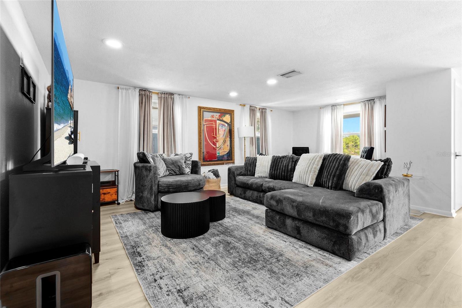 831 WINTER GARDEN DR, SARASOTA, FL, 34243