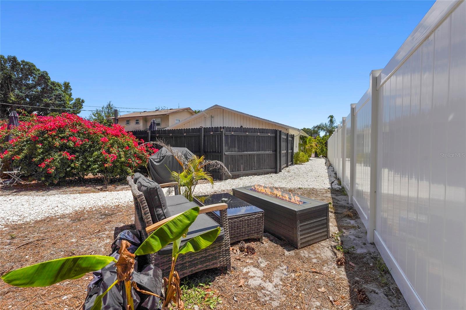 831 WINTER GARDEN DR, SARASOTA, FL, 34243