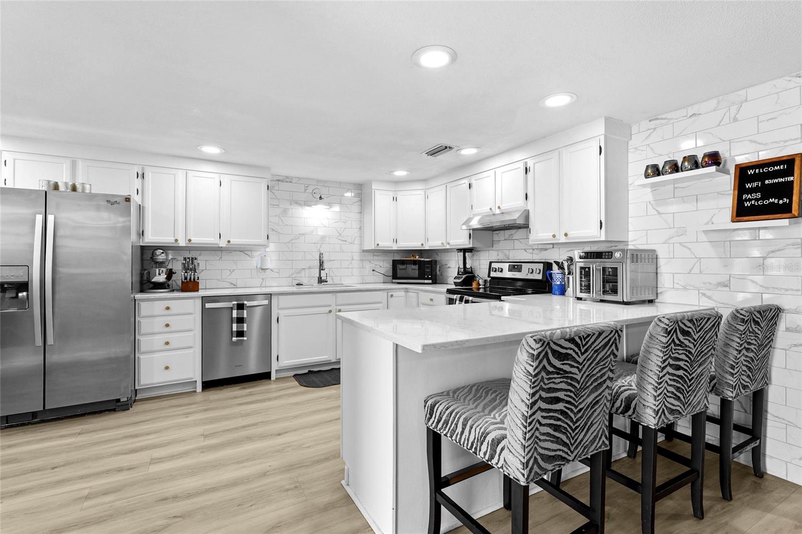 831 WINTER GARDEN DR, SARASOTA, FL, 34243