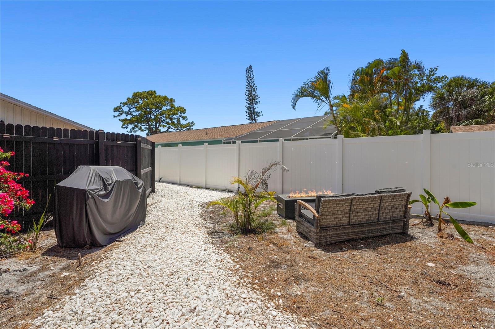 831 WINTER GARDEN DR, SARASOTA, FL, 34243