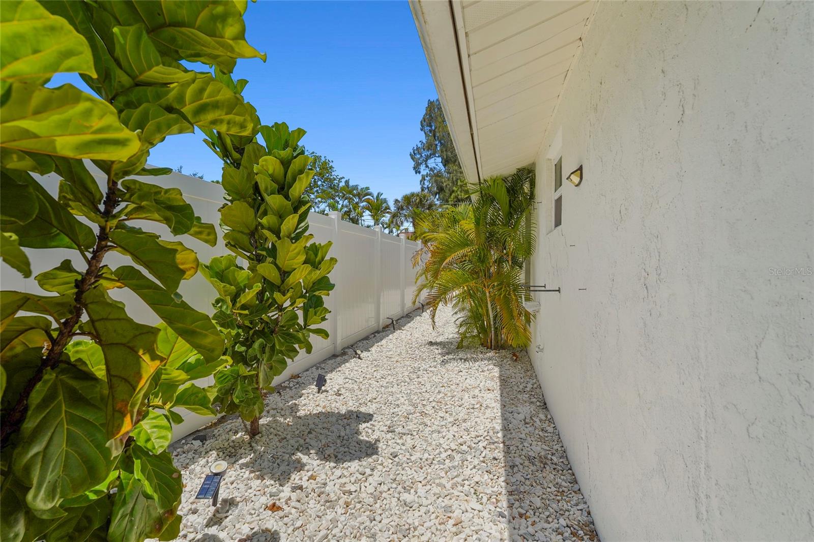 831 WINTER GARDEN DR, SARASOTA, FL, 34243