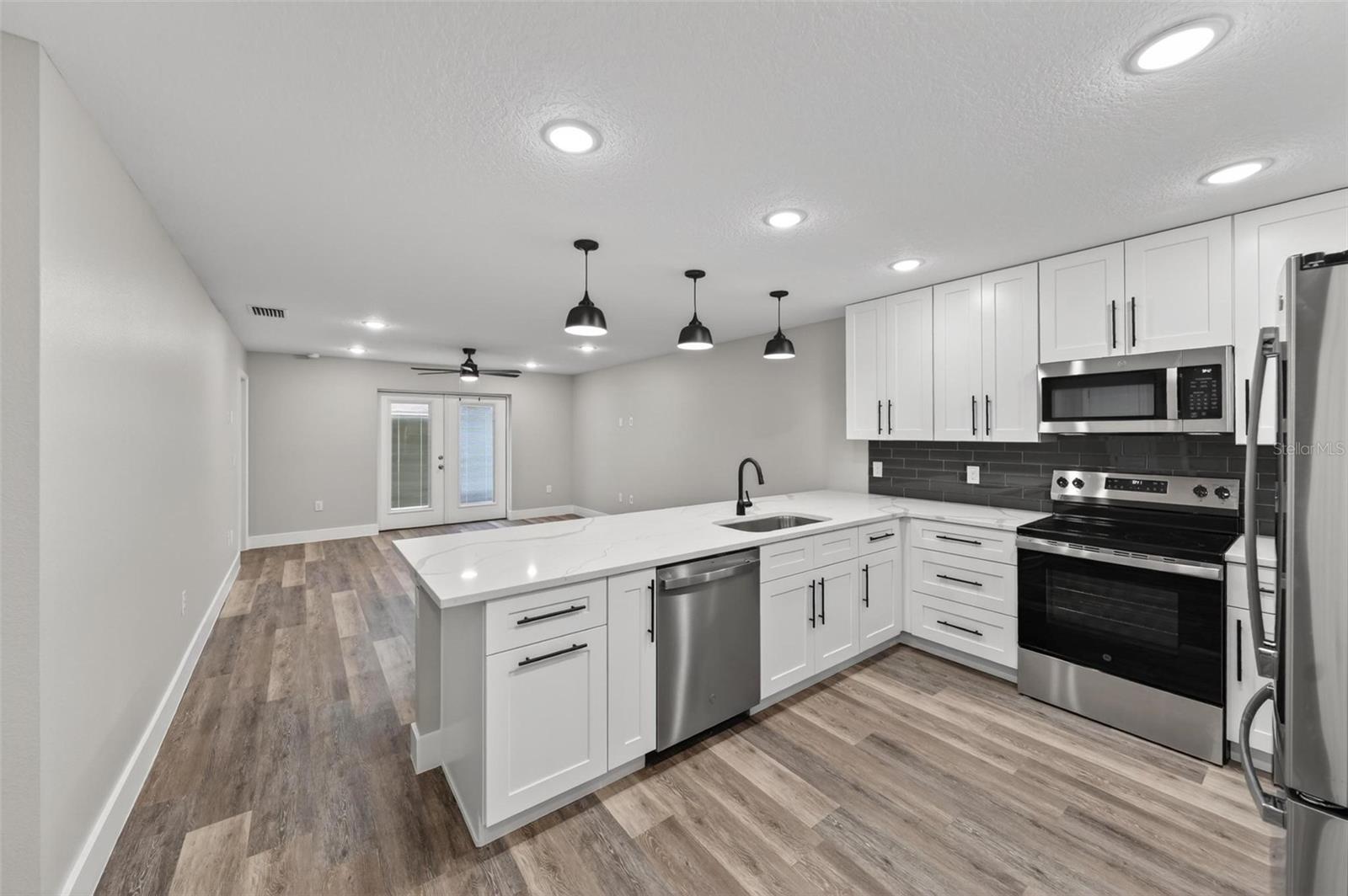 32635 VISTA AVE, LEESBURG, FL, 34788
