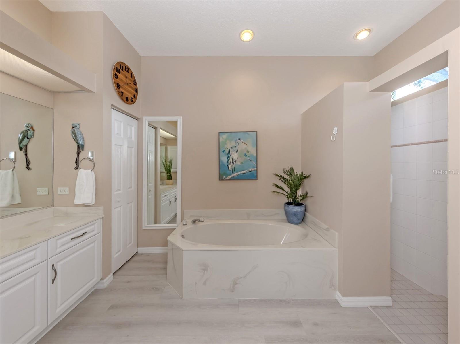 1102 SOUTHLAKE CT, VENICE, FL, 34285