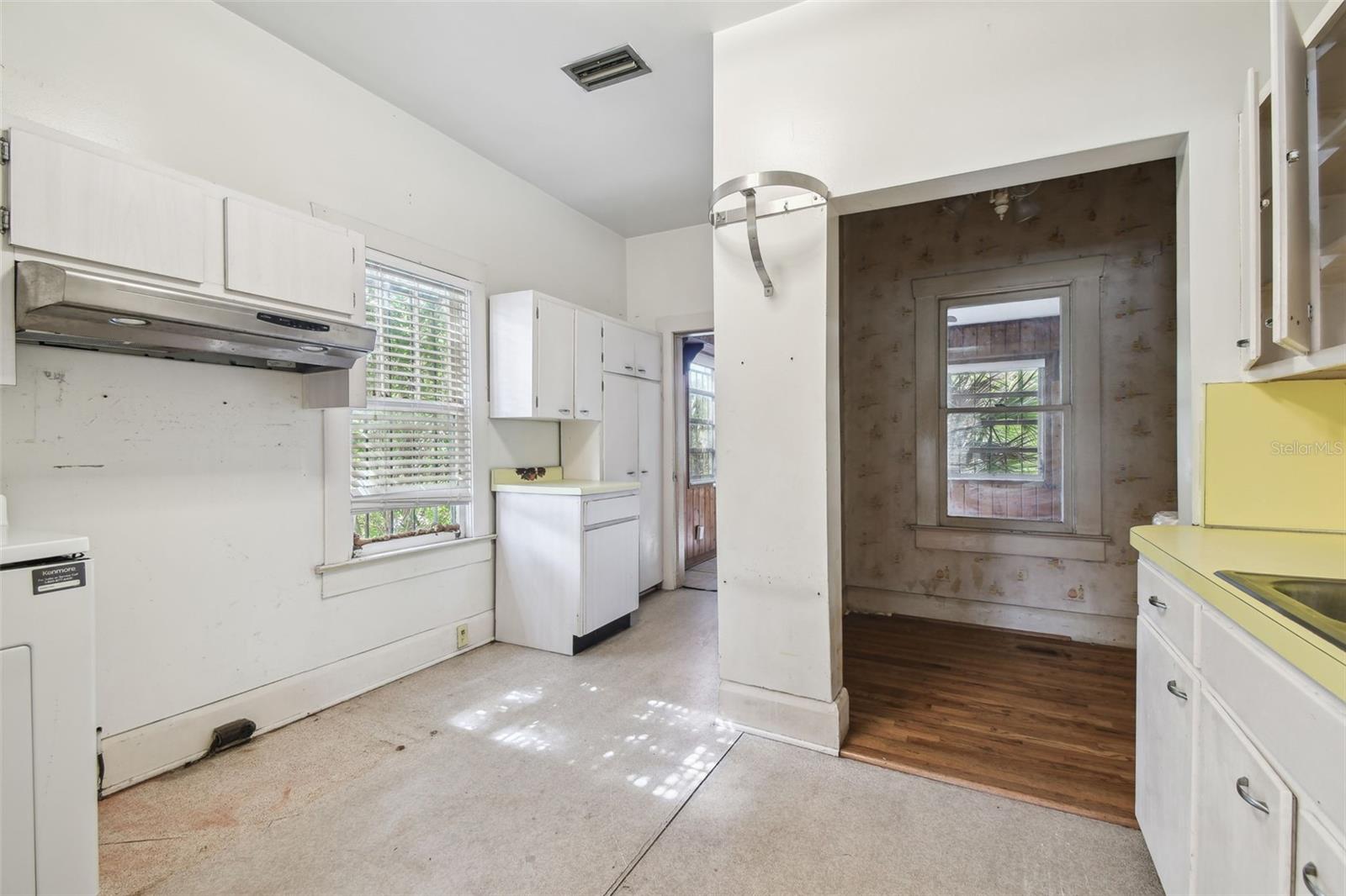702 W VIRGINIA AVE, TAMPA, FL, 33603