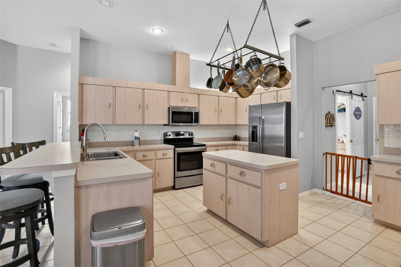 9363 TOOKE SHORE DR, WEEKI WACHEE, FL, 34613