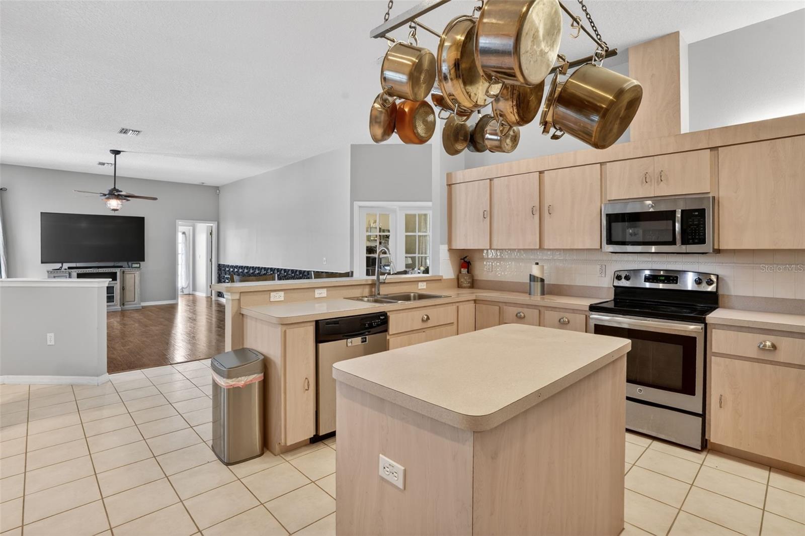 9363 TOOKE SHORE DR, WEEKI WACHEE, FL, 34613
