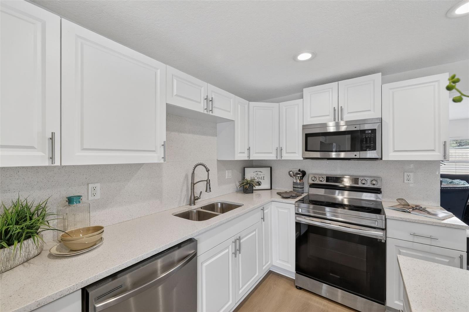 8149 PORTULACA AVE, SEMINOLE, FL, 33777