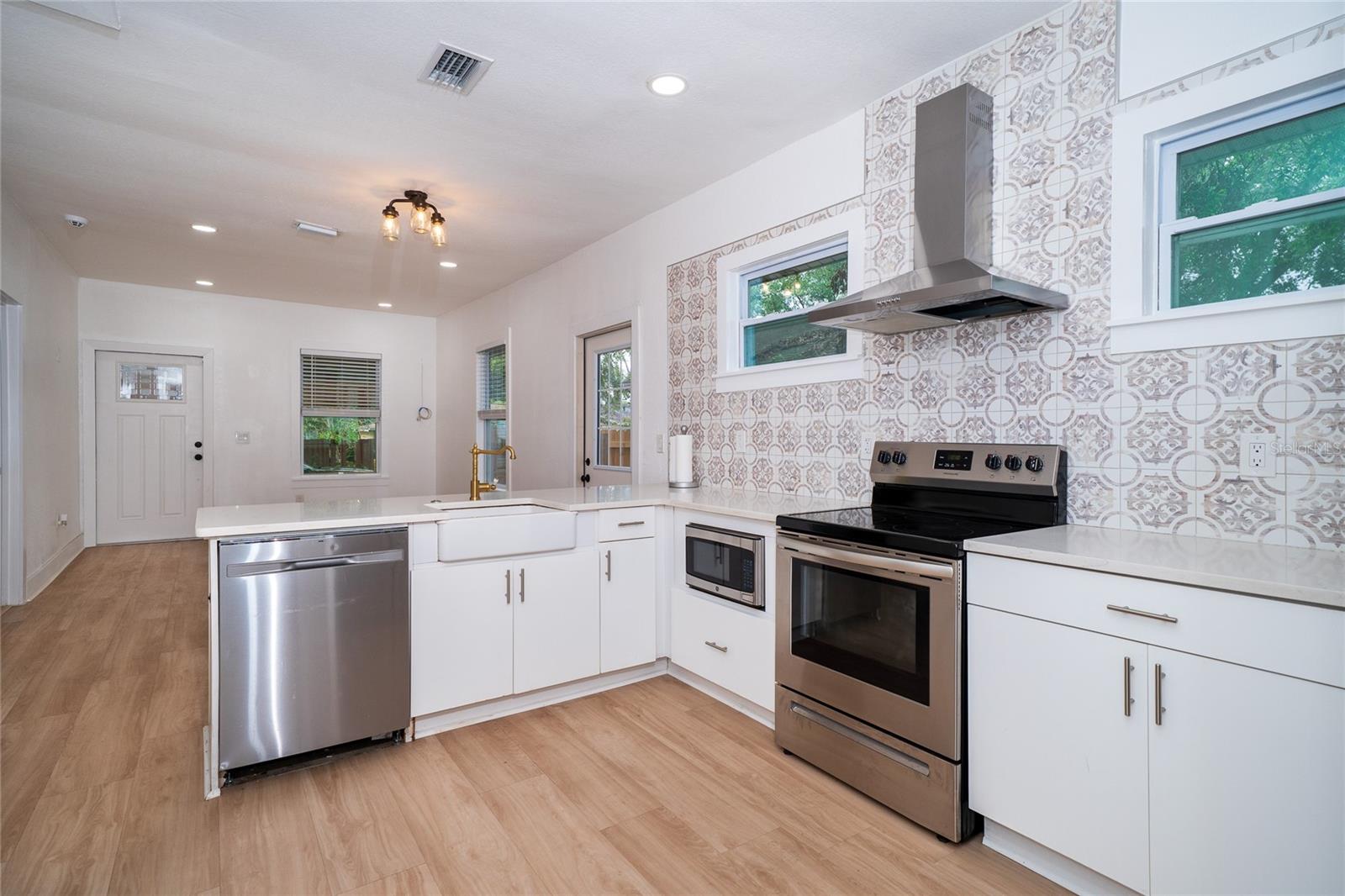 6704 N TALIAFERRO AVE, TAMPA, FL, 33604