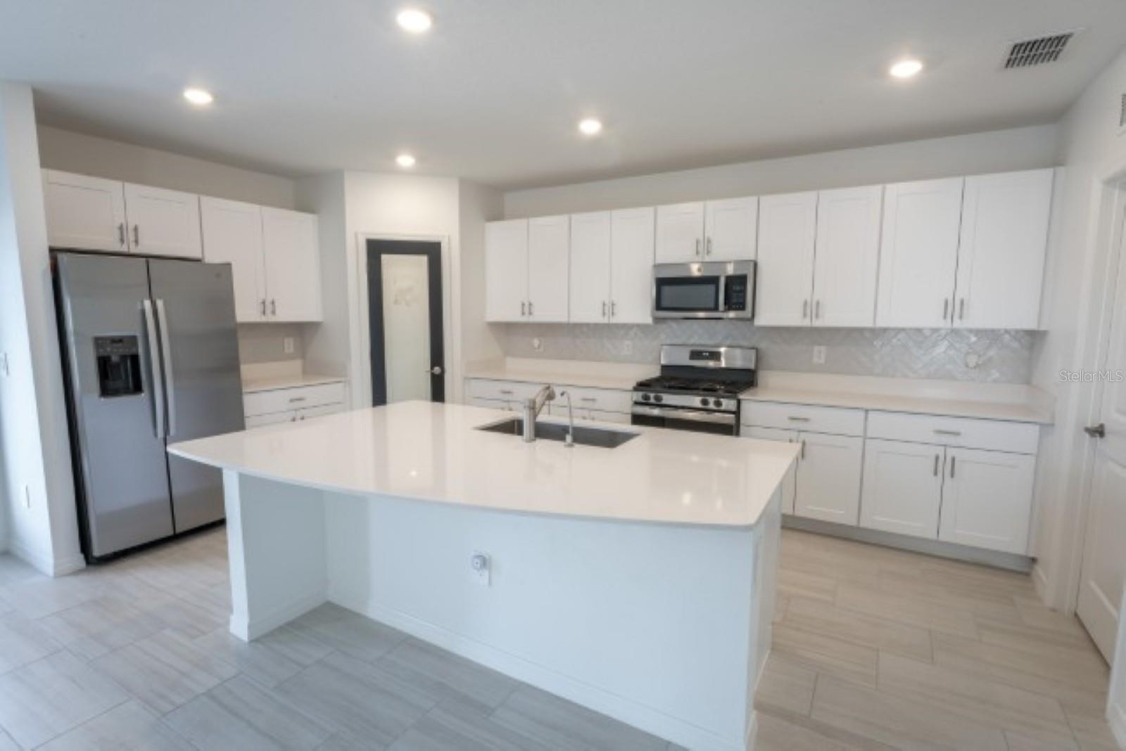 1782 LANIER RD, ZEPHYRHILLS, FL, 33541