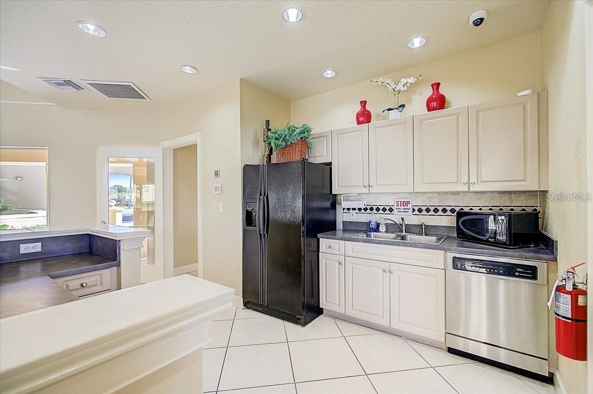 4333 BAYSIDE VILLAGE DR #128, TAMPA, FL, 33615