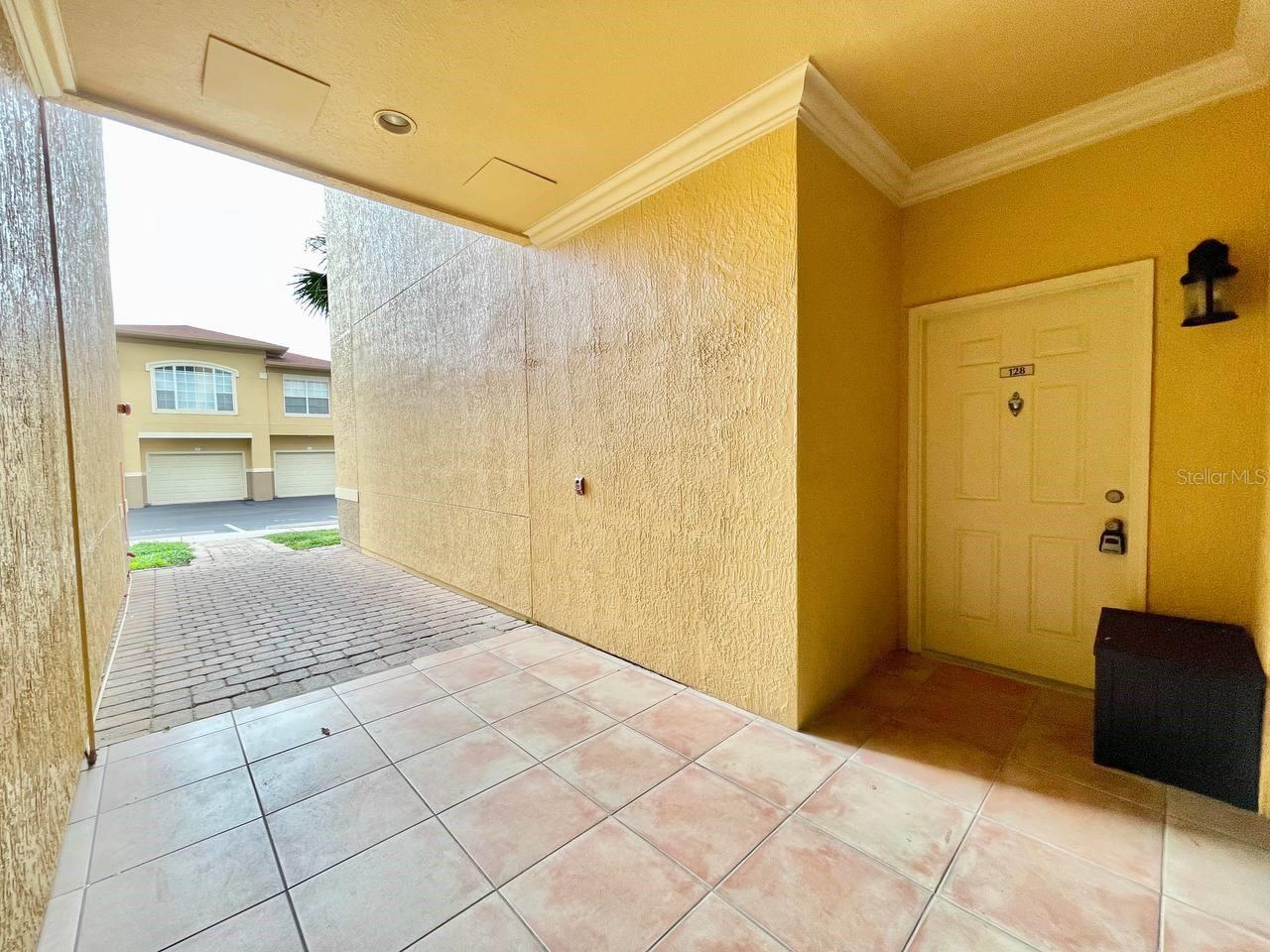 4333 BAYSIDE VILLAGE DR #128, TAMPA, FL, 33615