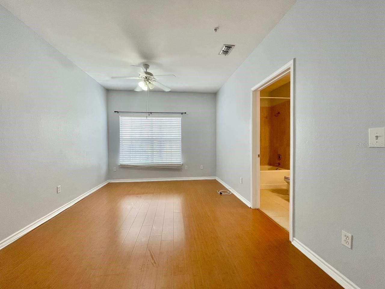 4333 BAYSIDE VILLAGE DR #128, TAMPA, FL, 33615