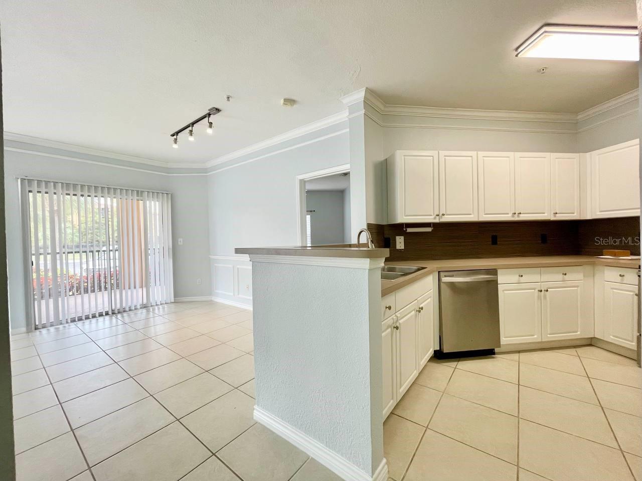 4333 BAYSIDE VILLAGE DR #128, TAMPA, FL, 33615