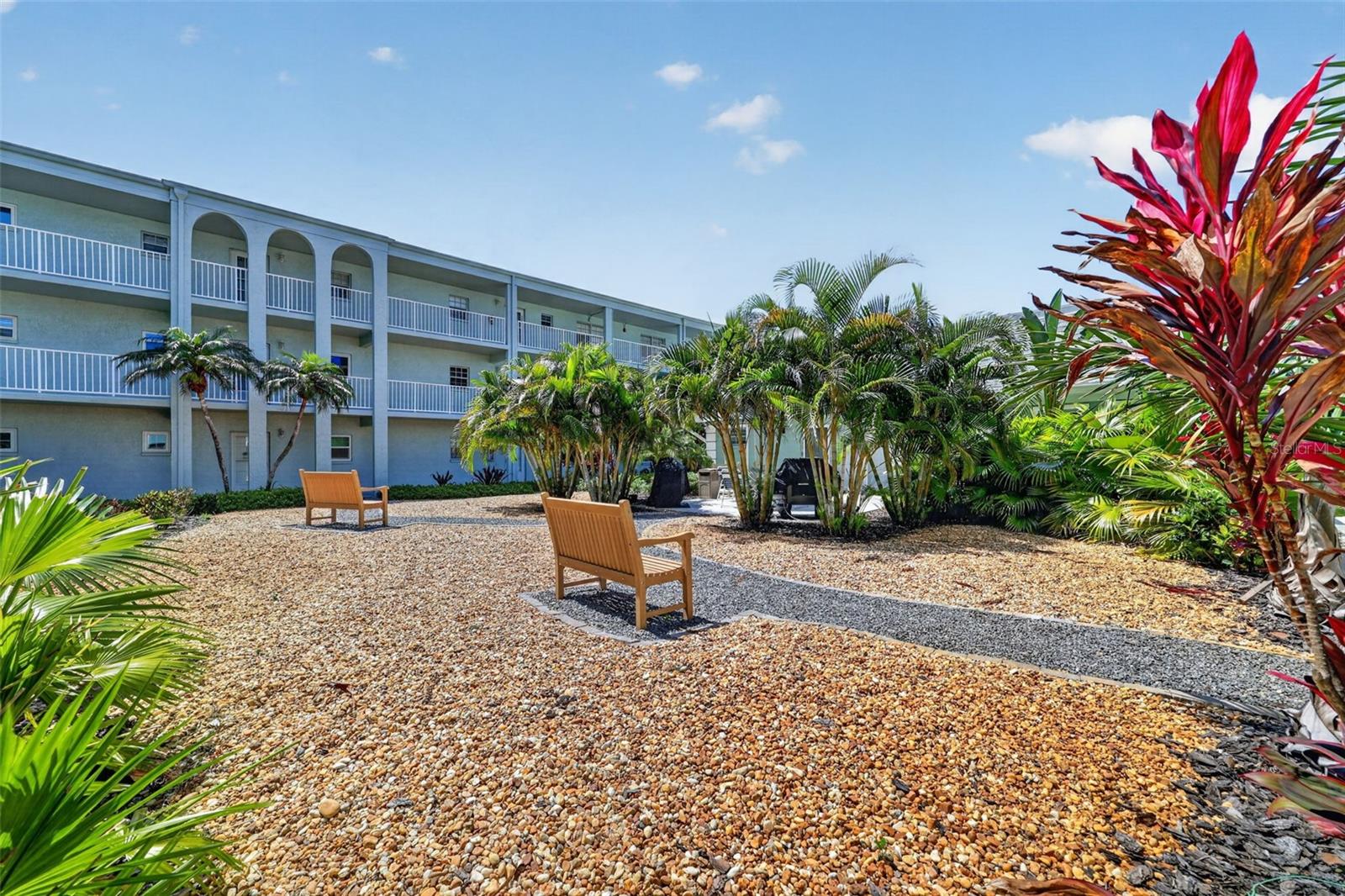 1706 BELLEAIR FOREST DR #220, BELLEAIR, FL, 33756