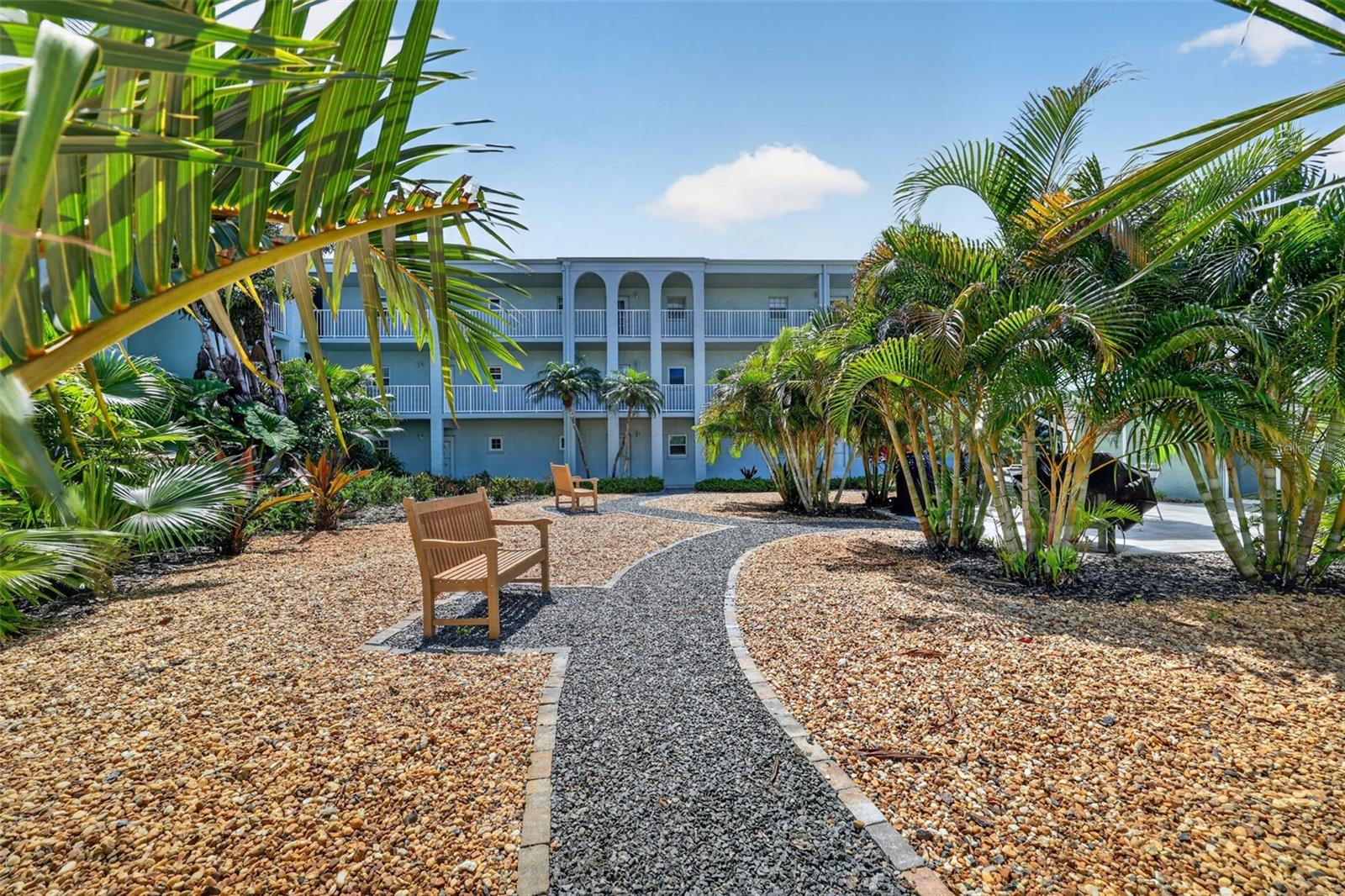 1706 BELLEAIR FOREST DR #220, BELLEAIR, FL, 33756