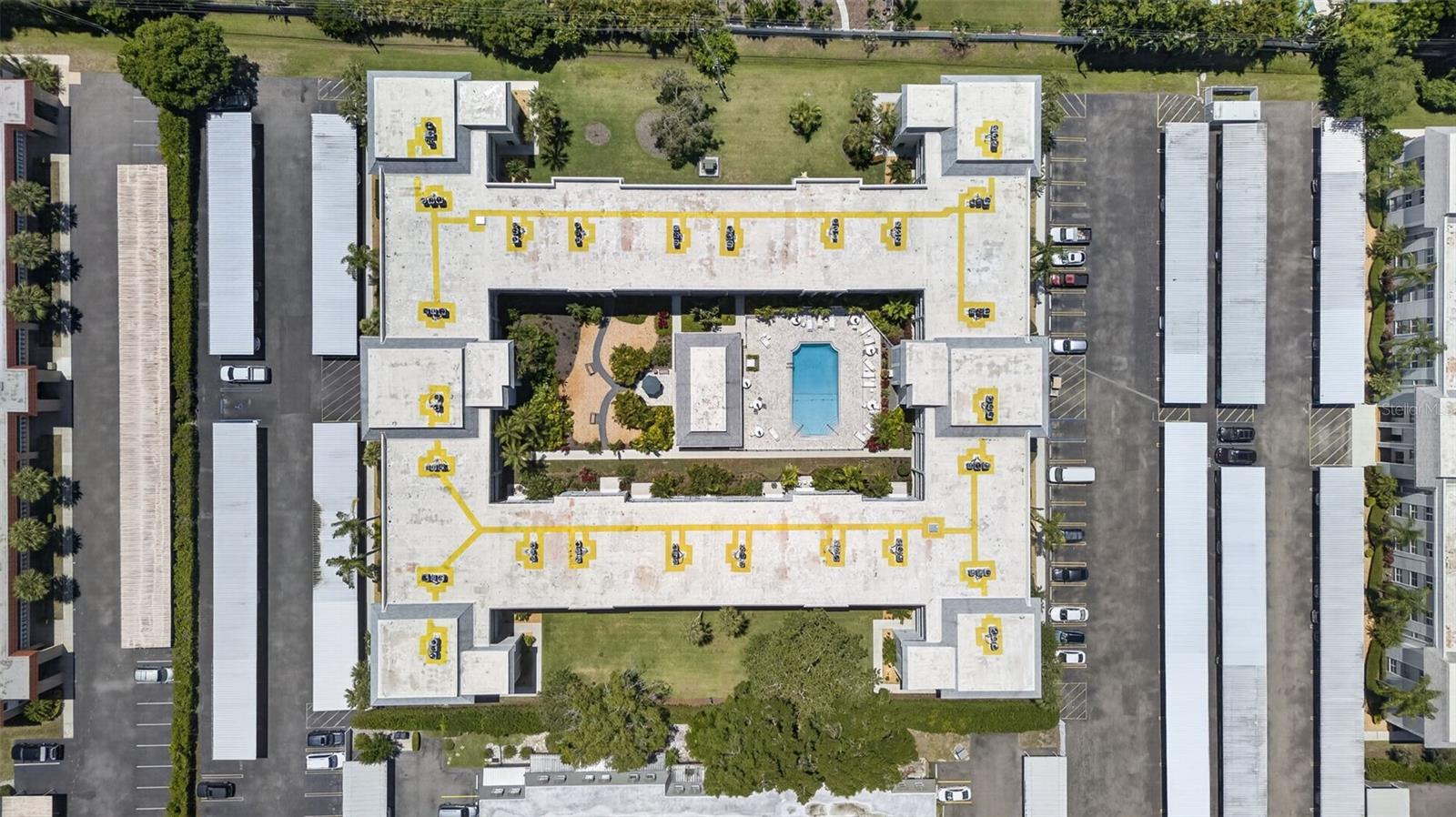 1706 BELLEAIR FOREST DR #220, BELLEAIR, FL, 33756