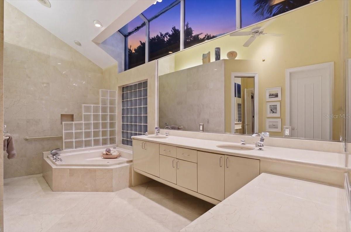 3620 FAIR OAKS PL, LONGBOAT KEY, FL, 34228