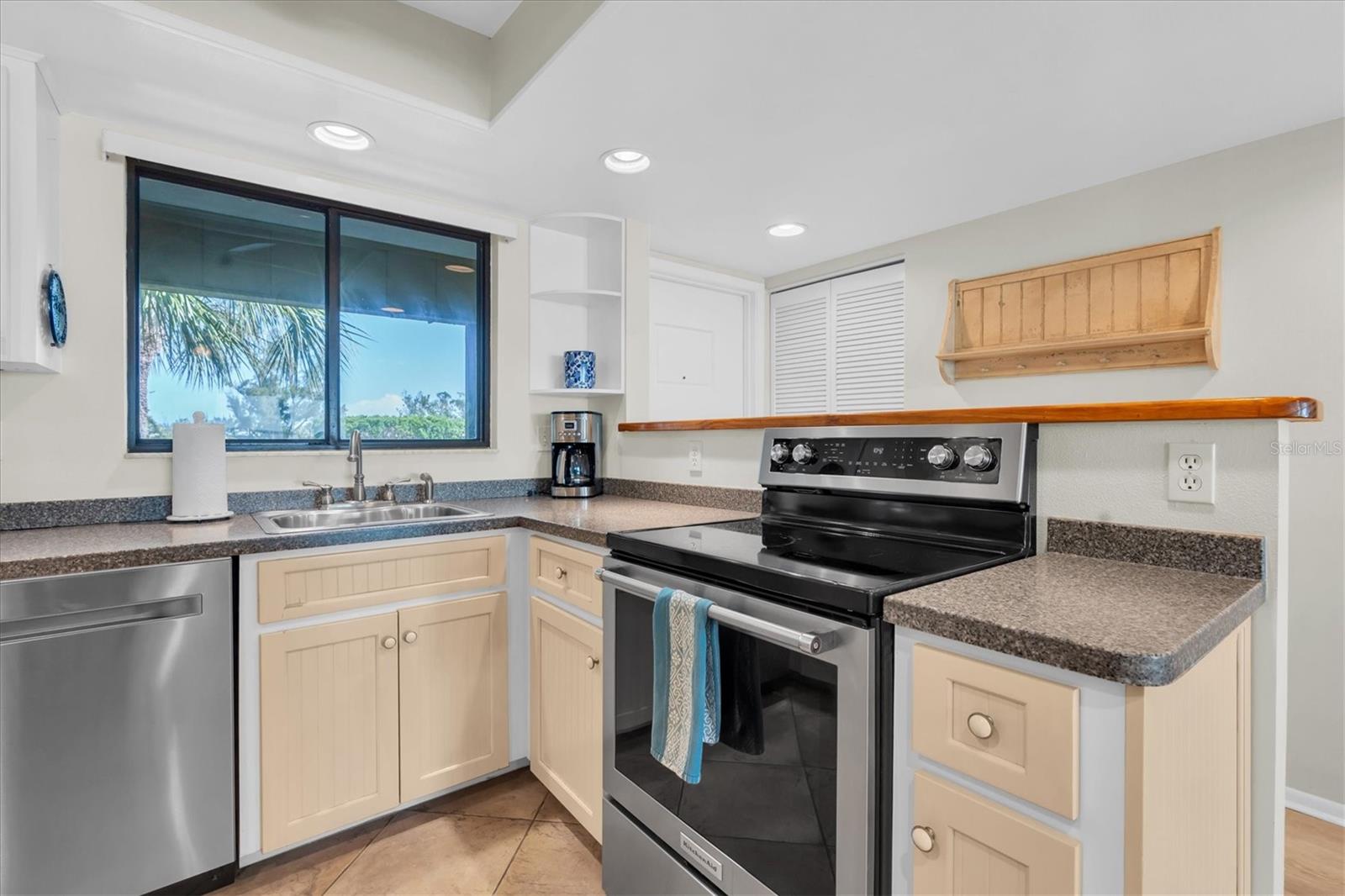 6500 FLOTILLA DR #187, HOLMES BEACH, FL, 34217