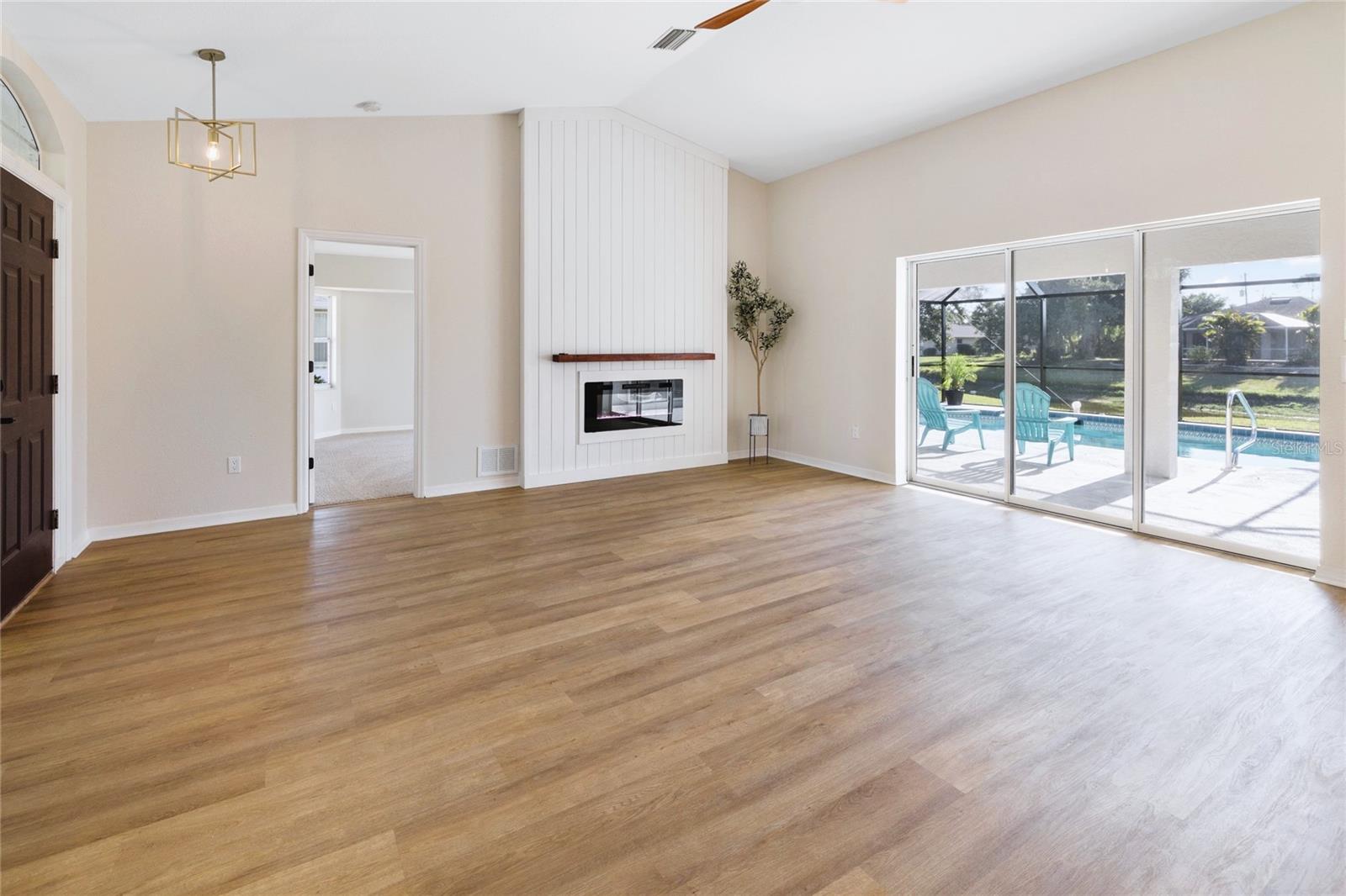 136 LONG MEADOW LN, ROTONDA WEST, FL, 33947